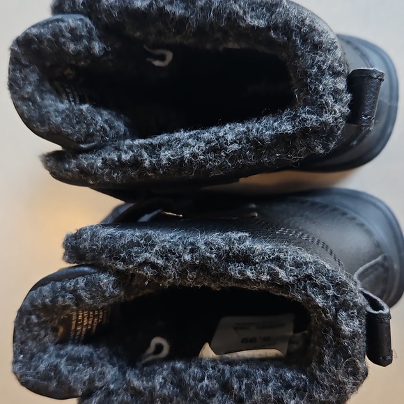 Cat & Jack Black Snowboots - Picture 4 of 11
